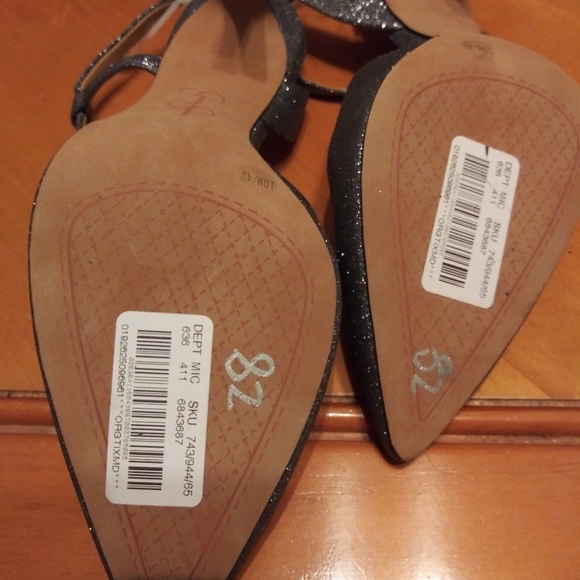 Beautiful 4 inch sliver sling back. - Picture 3 of 3